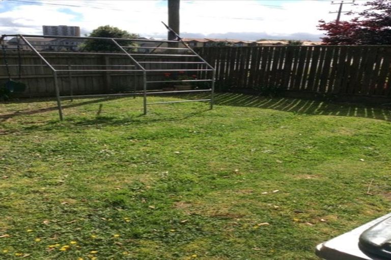 Photo of property in 23 Margan Avenue, New Lynn, Auckland, 0600