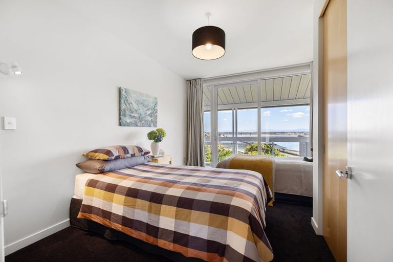 Photo of property in 12 Balmoral Lane, Redcliffs, Christchurch, 8081