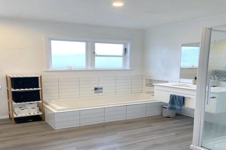 Photo of property in 3 Baylands Drive, Newlands, Wellington, 6037