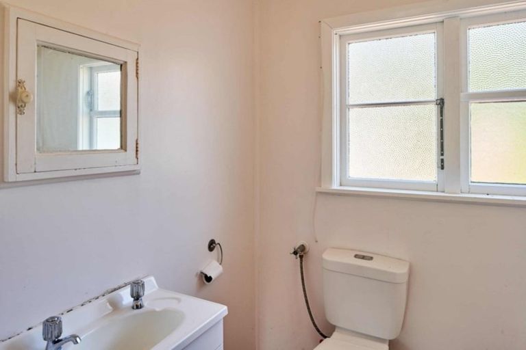 Photo of property in 39 Westminster Road, Wainuiomata, Lower Hutt, 5014