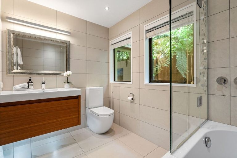 Photo of property in 136 Cheviot Road, Lowry Bay, Lower Hutt, 5013