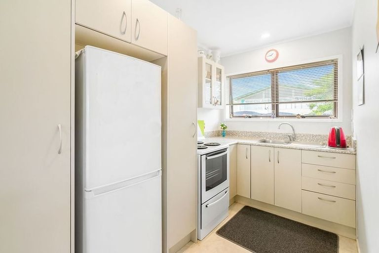 Photo of property in 3/38 Kirrie Avenue, Te Atatu South, Auckland, 0610