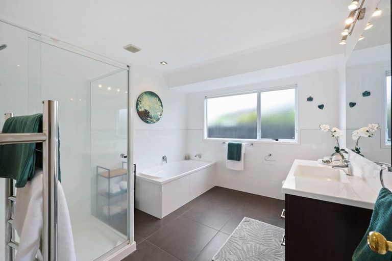 Photo of property in 6 Camira Place, Botany Downs, Auckland, 2010