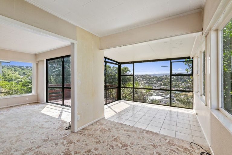 Photo of property in 26 Waiwera Crescent, Maupuia, Wellington, 6022