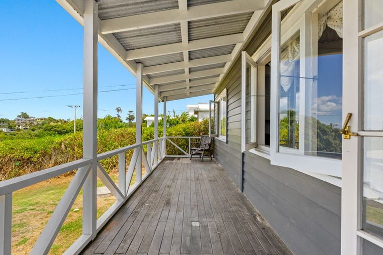 Photo of property in 16 Sea View Road, Leigh, 0985