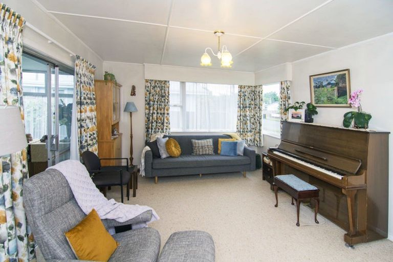 Photo of property in 19 Fisher Place, Carterton, 5713