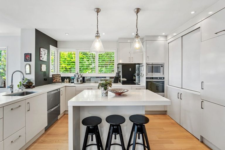 Photo of property in 46 Hinemoa Street, Birkenhead, Auckland, 0626