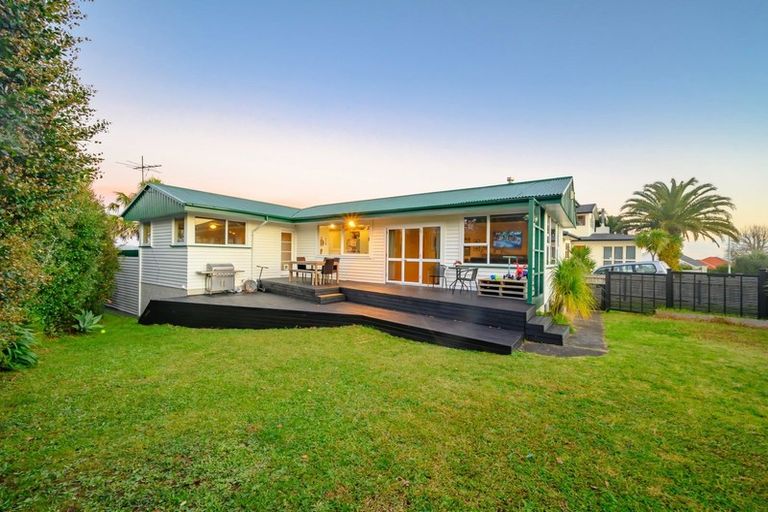 Photo of property in 1/90 Bradbury Road, Botany Downs, Auckland, 2010