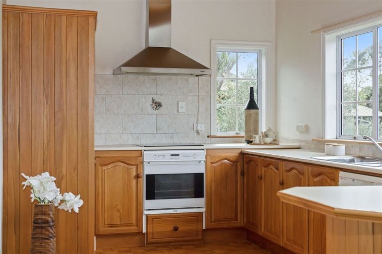 Photo of property in 8a Wainoni Heights, Greenhithe, Auckland, 0632