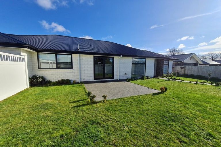 Photo of property in 88 Sarabande Avenue, Redwood, Christchurch, 8051