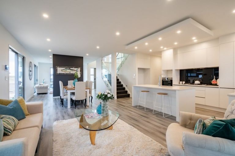 Photo of property in 36 Resolution Drive, Gulf Harbour, Whangaparaoa, 0930