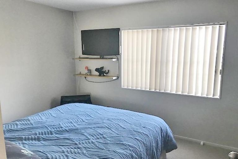 Photo of property in 39 Riverglade Parkway, Te Atatu South, Auckland, 0610