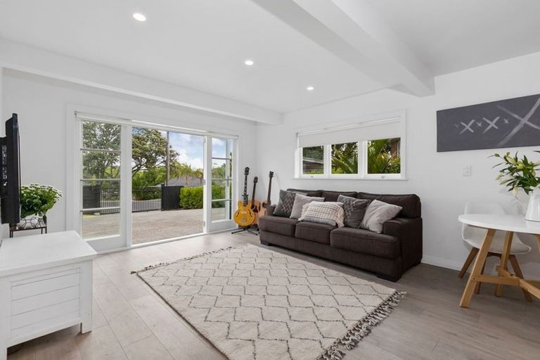 Photo of property in 28 Hanlon Crescent, Narrow Neck, Auckland, 0624