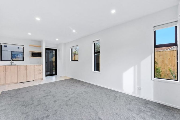 Photo of property in 11/10 Fathom Place, Te Atatu Peninsula, Auckland, 0610