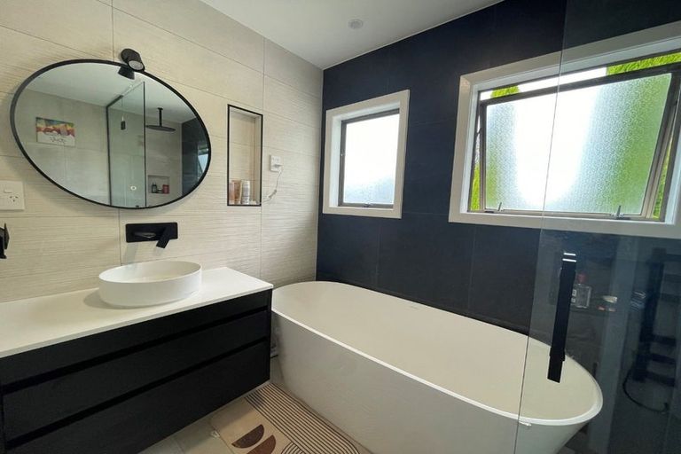 Photo of property in 6 Hiwihau Place, Glenfield, Auckland, 0629