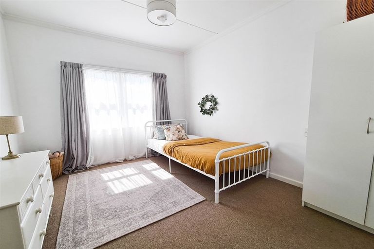 Photo of property in 804 Heretaunga Street East, Parkvale, Hastings, 4122