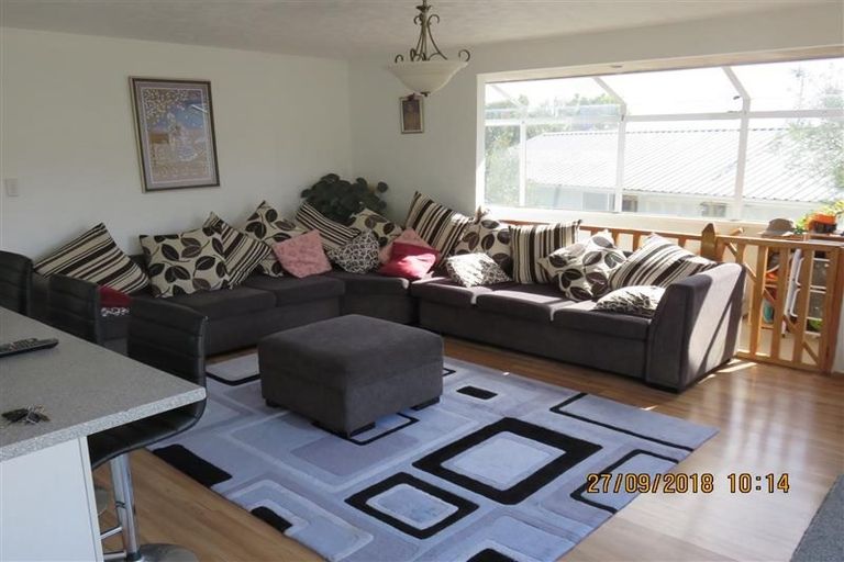 Photo of property in 10 Beauchamp Drive, Massey, Auckland, 0614