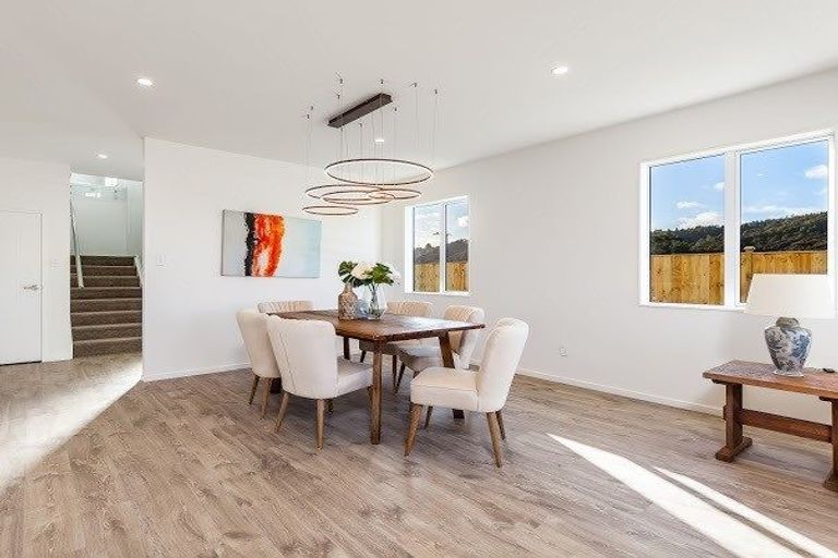 Photo of property in 12 Len Ireland Drive, Kumeu, 0810