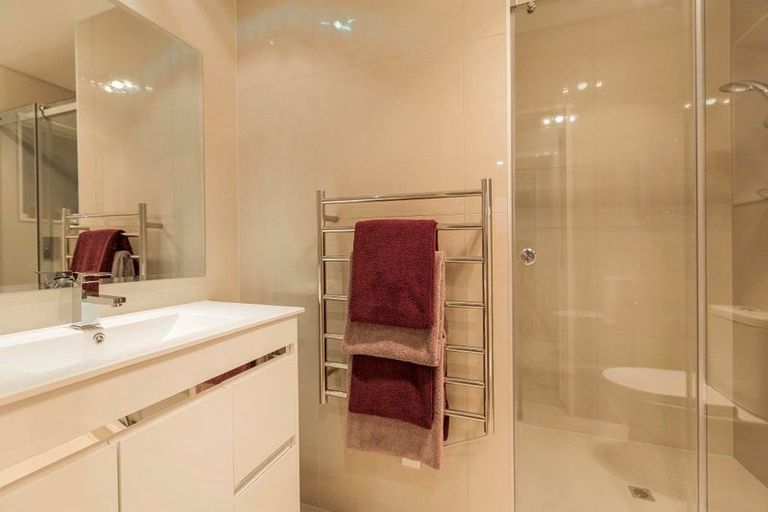 Photo of property in 1 Laquinta Place, Flat Bush, Auckland, 2019