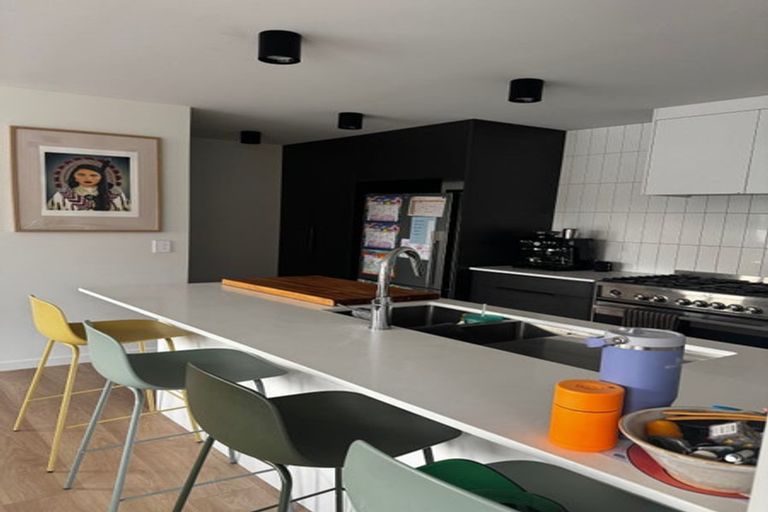 Photo of property in 19 Kaiwaru Place, Waikanae, 5036