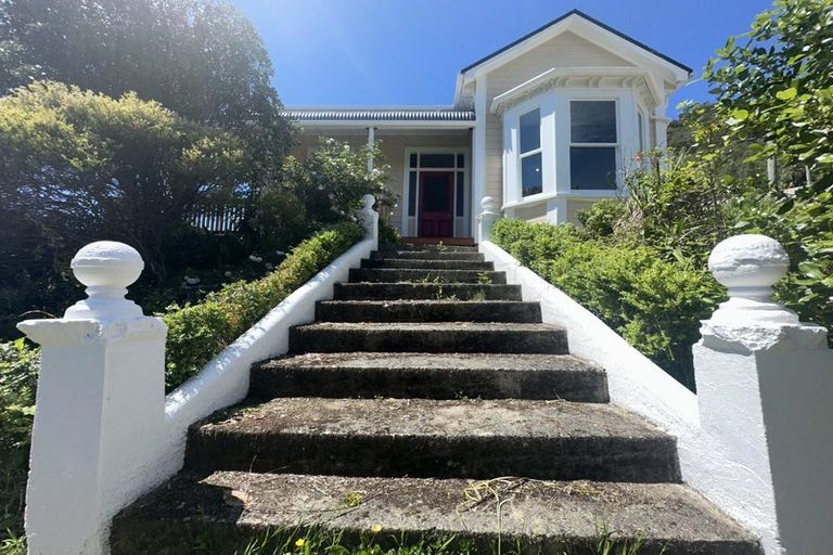 Photo of property in 121 Wellington Street, Picton, 7220