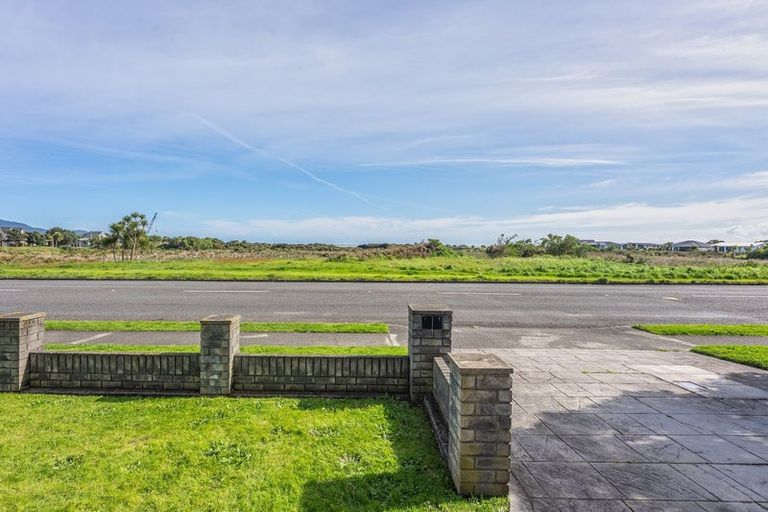 Photo of property in 300 Manly Street, Paraparaumu Beach, Paraparaumu, 5032