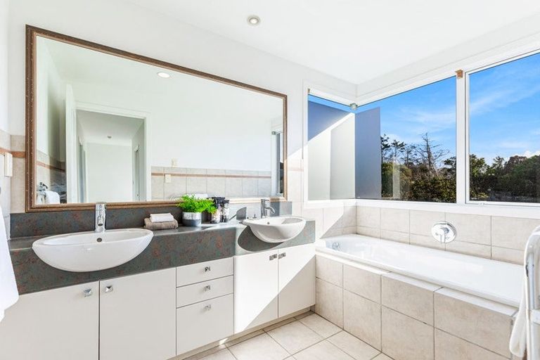 Photo of property in 189 Vaughans Road, Okura, Albany, 0792