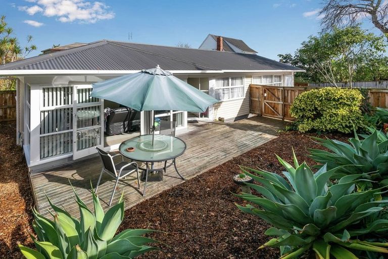 Photo of property in 55 Paparoa Road, Cockle Bay, Auckland, 2014