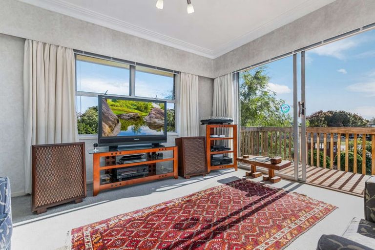 Photo of property in 2/13 Ashdown Place, Pahurehure, Papakura, 2113