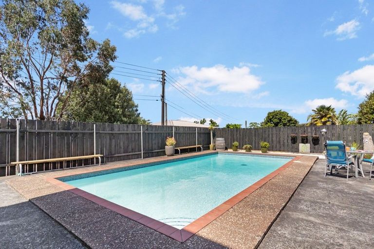Photo of property in 109 Sandspit Road, Shelly Park, Auckland, 2014