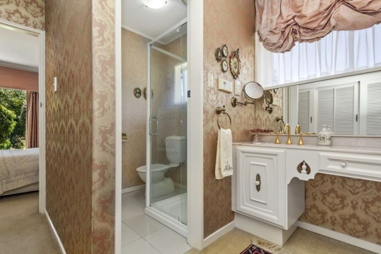 Photo of property in 2 Golf Road, Heretaunga, Upper Hutt, 5018