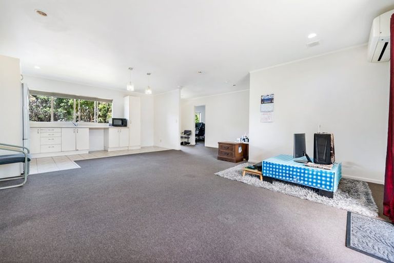 Photo of property in 5/17 Neta Grove, Henderson, Auckland, 0612
