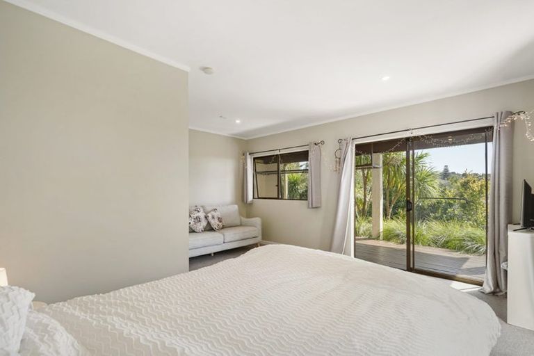 Photo of property in 20 Robin Lane, Browns Bay, Auckland, 0630