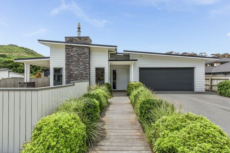 Photo of property in 28 Banks Boulevard, Whitby, Porirua, 5024