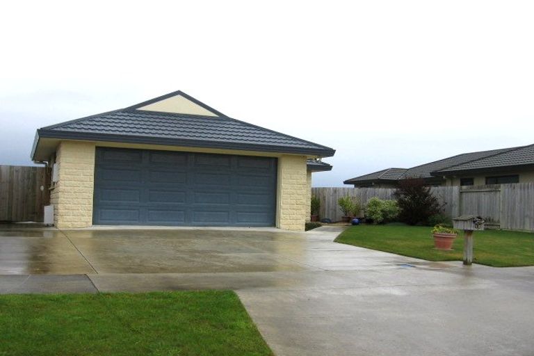 Photo of property in 12 Aspen Way, Kelvin Grove, Palmerston North, 4414