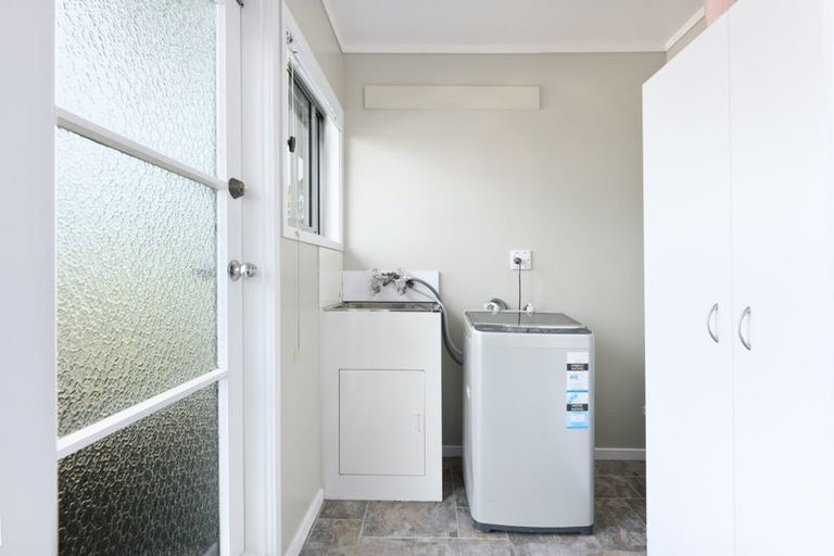 Photo of property in 1/62 Rua Road, Glen Eden, Auckland, 0602