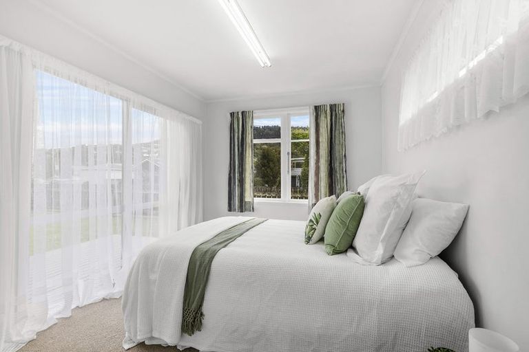 Photo of property in 10 Findlay Street, Tawa, Wellington, 5028