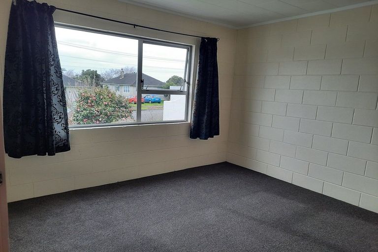 Photo of property in 10 Banks Street, Marfell, New Plymouth, 4310