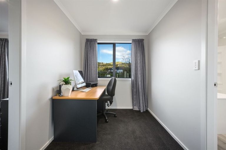 Photo of property in 1e Breakwater Way, Whitby, Porirua, 5024