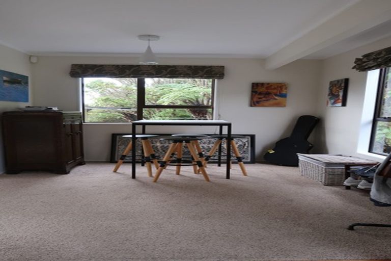 Photo of property in 35b Sunhaven Drive, Newlands, Wellington, 6037