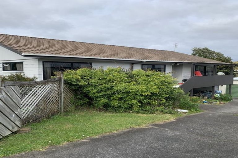 Photo of property in 79 Athena Drive, Totara Vale, Auckland, 0629