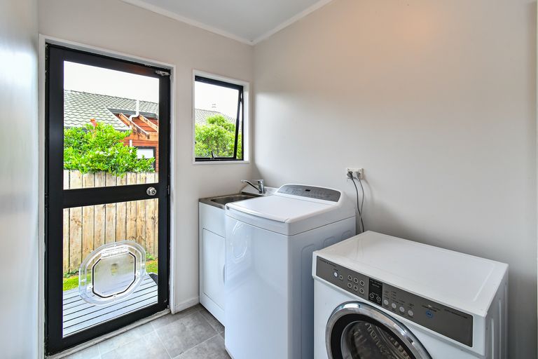 Photo of property in 29 Len Garlick Place, Pahurehure, Papakura, 2113