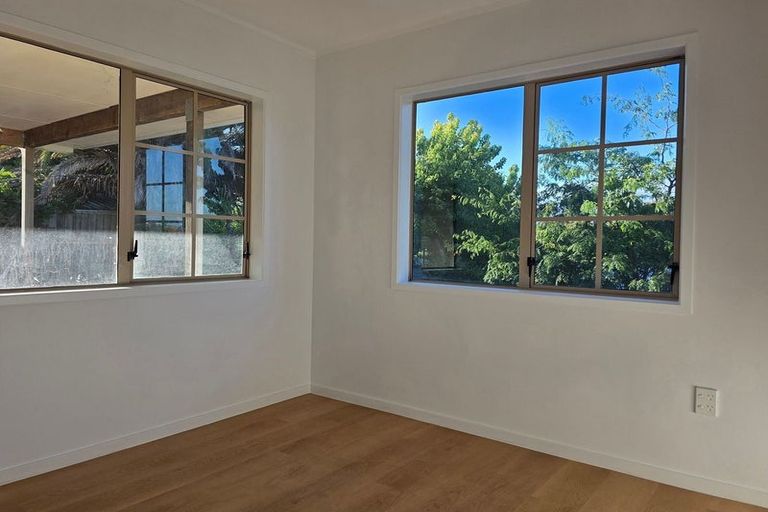 Photo of property in 66e Woodglen Road, Glen Eden, Auckland, 0602