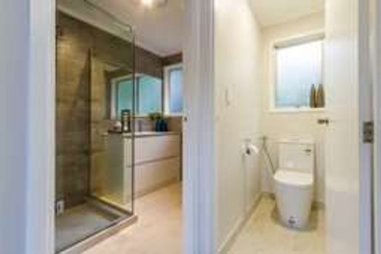Photo of property in 17 Wanita Place, Totara Vale, Auckland, 0629