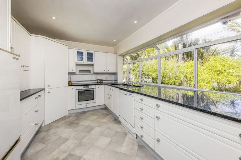Photo of property in 26 Scenic Drive, Hillpark, Auckland, 2102