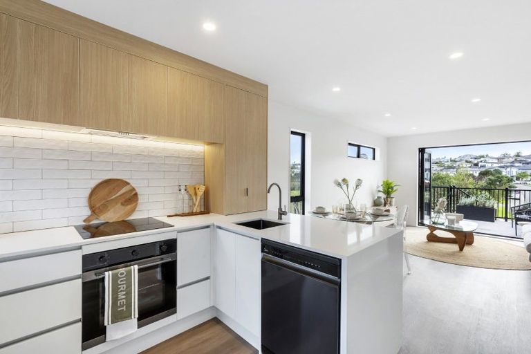 Photo of property in 4/4 Limestone Drive, Hobsonville, 0616