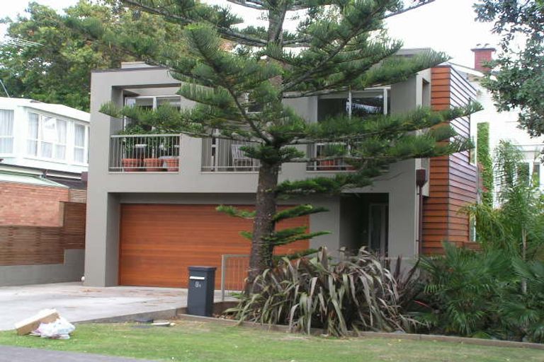 Photo of property in 8b Hauraki Road, Hauraki, Auckland, 0622