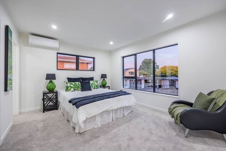 Photo of property in 26a Tupaki Place, Pakuranga Heights, Auckland, 2010