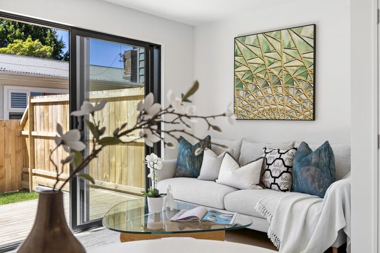 Photo of property in 6/11 Stottholm Road, Titirangi, Auckland, 0604