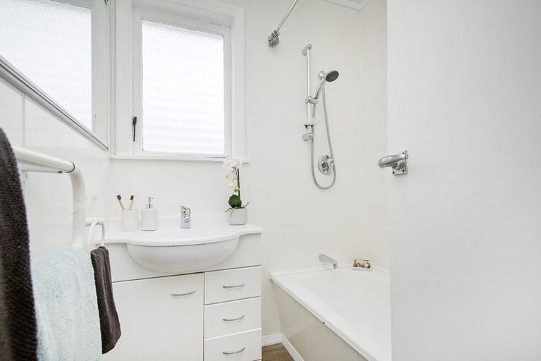 Photo of property in 49 Taylor Terrace, Tawa, Wellington, 5028